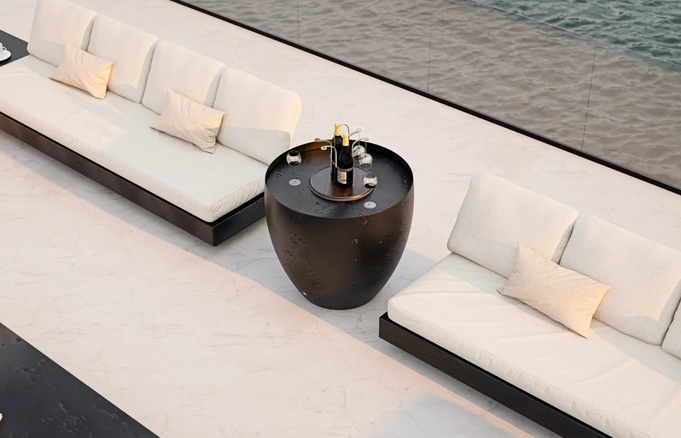 Vista superior de ambiente de terraço com mesa bar Barrel com acabamento em textura vulcânica com sofás Nordic ao lado.