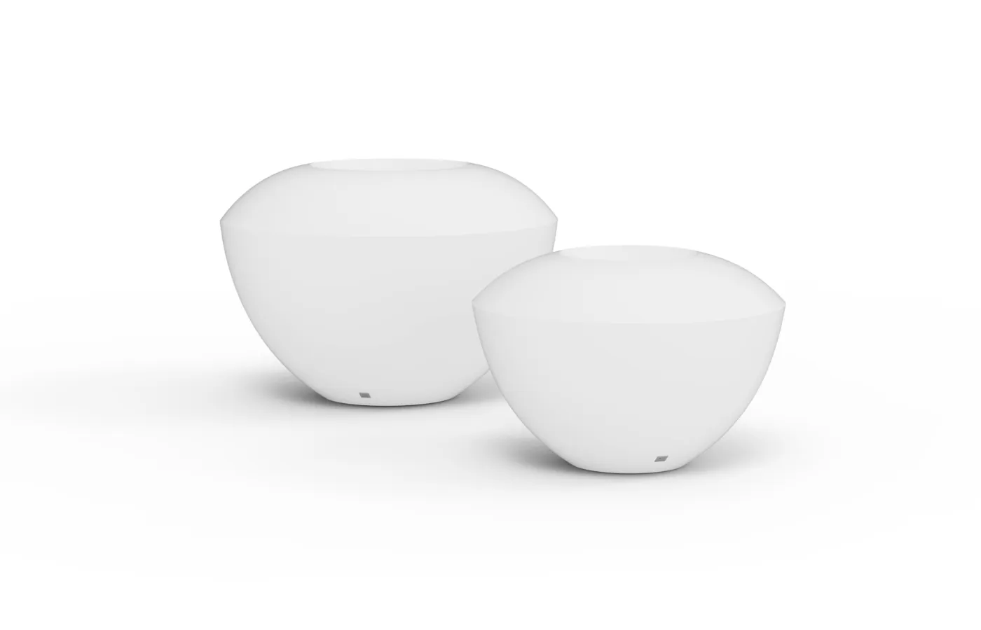 Spin white small planters in two sizes, with rounded shapes and a wide top opening on a neutral background.