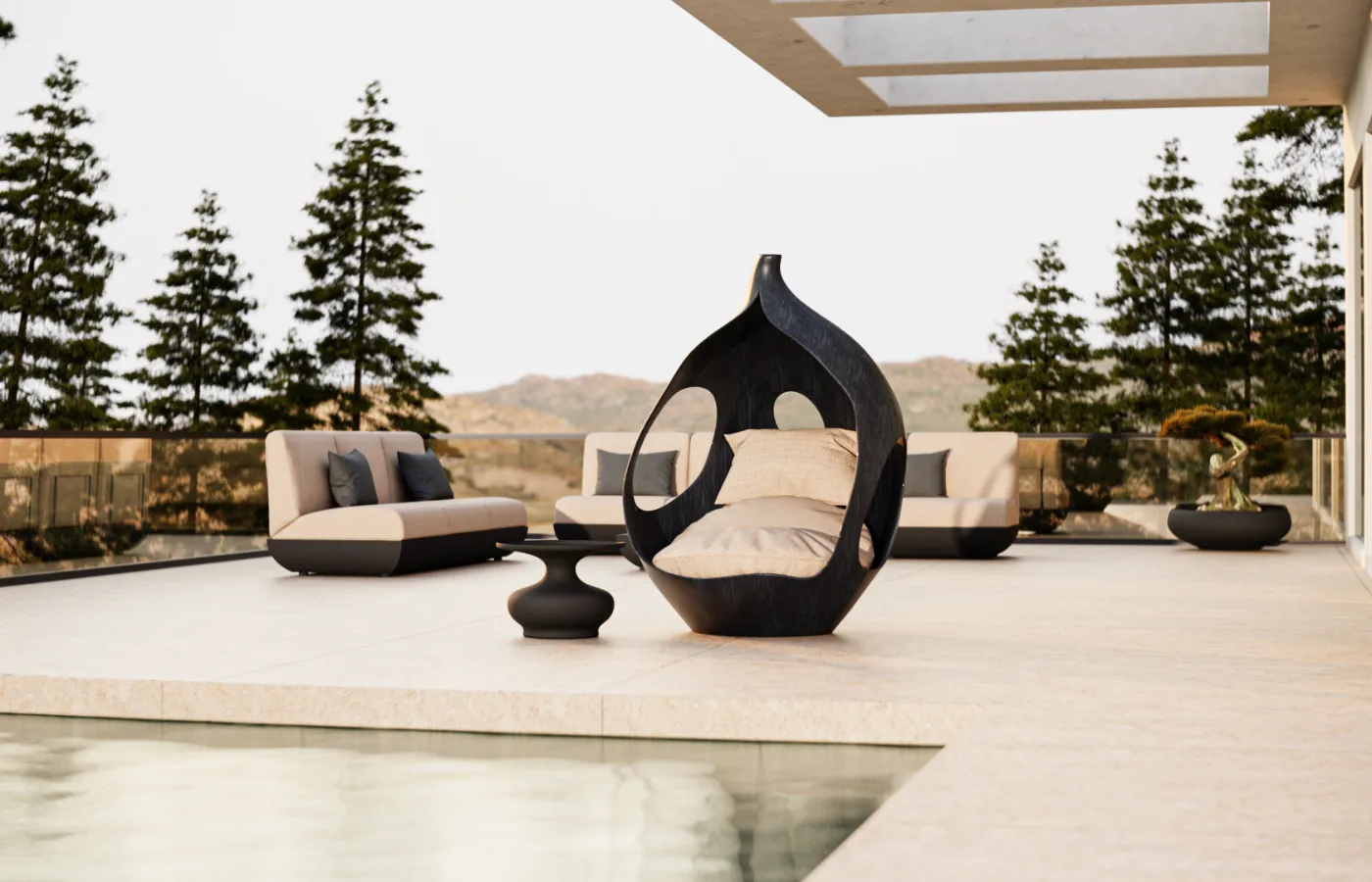 Sofá Tulip em textura côco num terraço junto à piscina, com estrutura envolvente, aberturas laterais e almofadas claras.