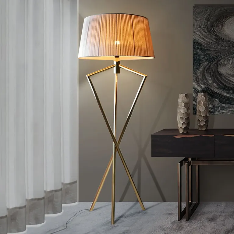 Axis floor lamp for indoor