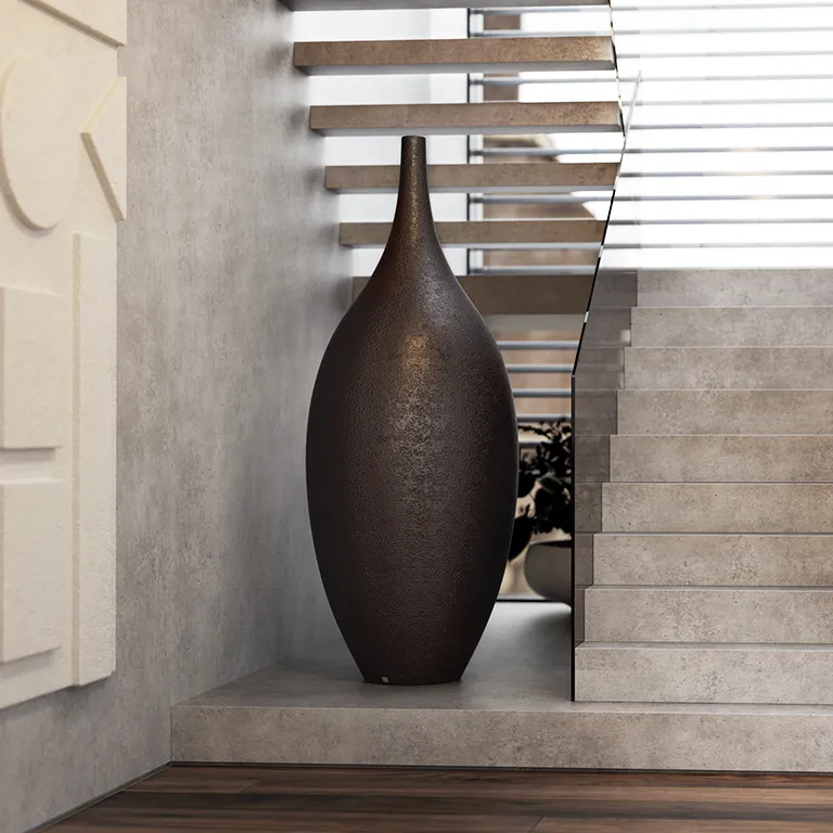 Gentle giant planter for indoor