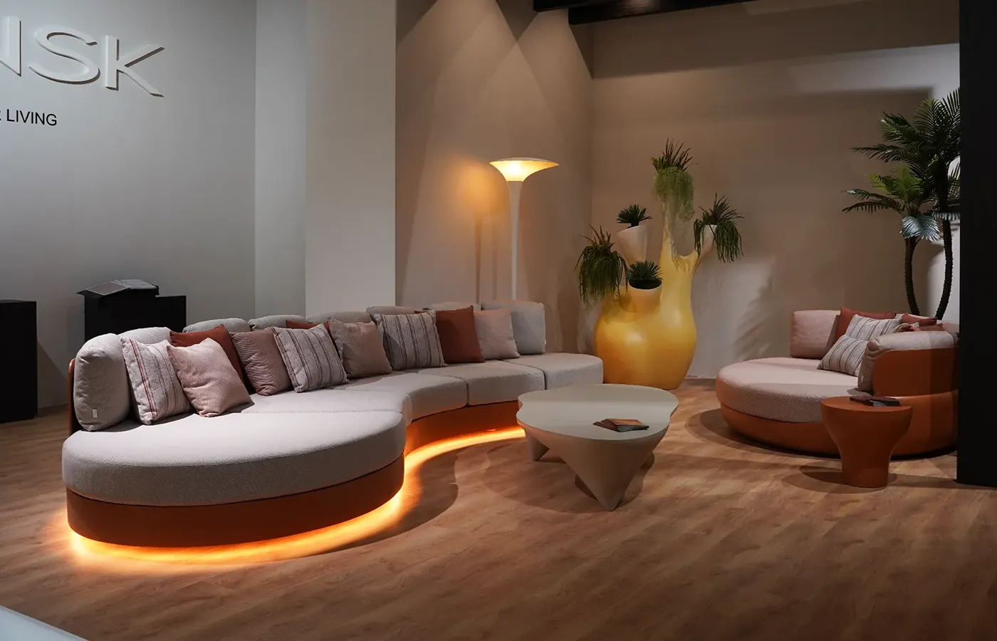 Daybed Harmony, Sofa Harmony e Chaise Longue Capri da GANSK na Salone del Mobile Milano 2026 com design contemporâneo para exterior.