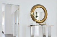 Espelho Millenium Redondo com Acabamento em Cor Ouro Texturado