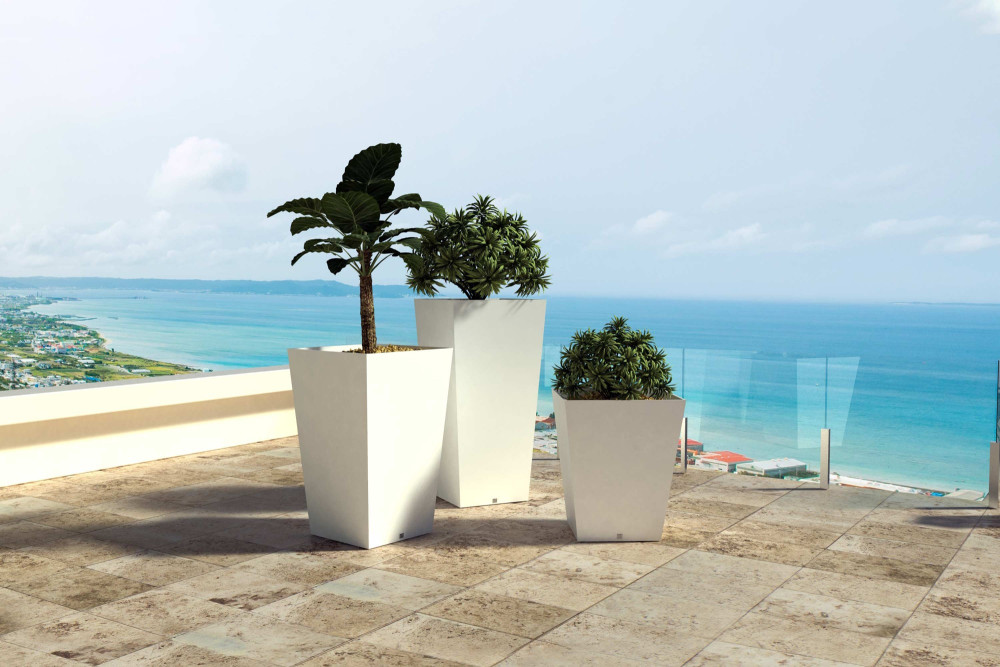 Quadra Vases for Outdoor Lacquered in White