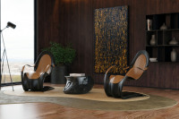 Flex armchairs with leather cushion and coconut finish on a living room with a side table