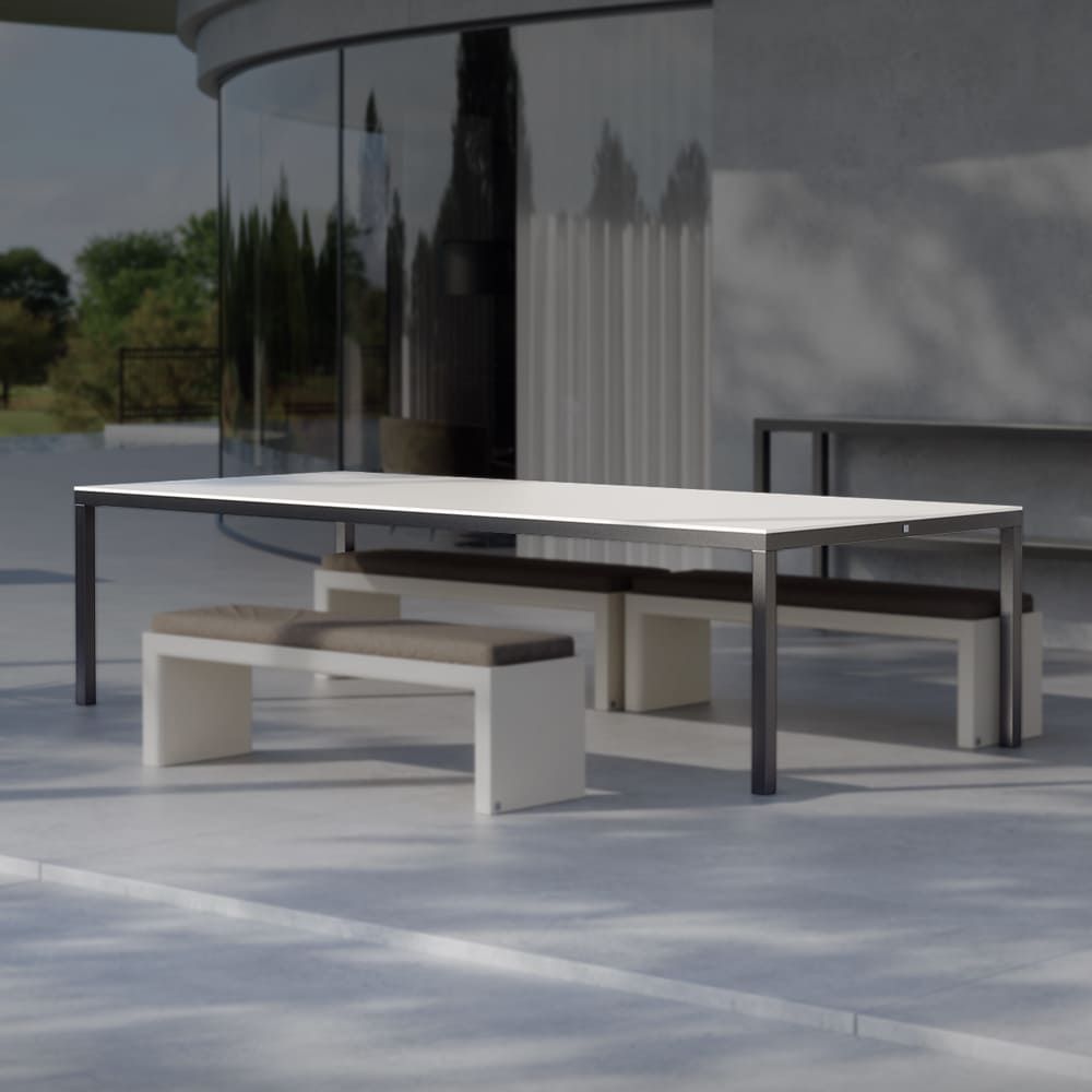 Sierra dining table for outdoor