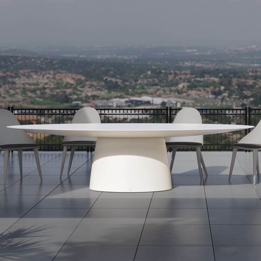 Magna dining table for outdoor